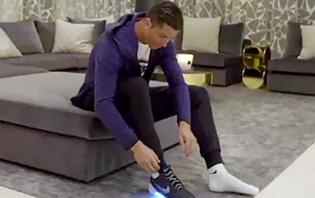 Ronaldo wearing hyperadapt Self lacing shoe
